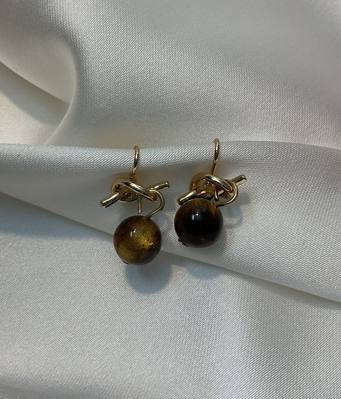 Kahverengi Taşlı Küpe