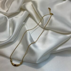 Altın Renk Minimal Hilal Formlu Kolye