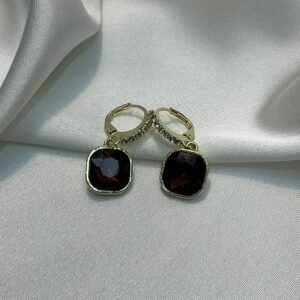 Taş Detaylı Bordo Küpe