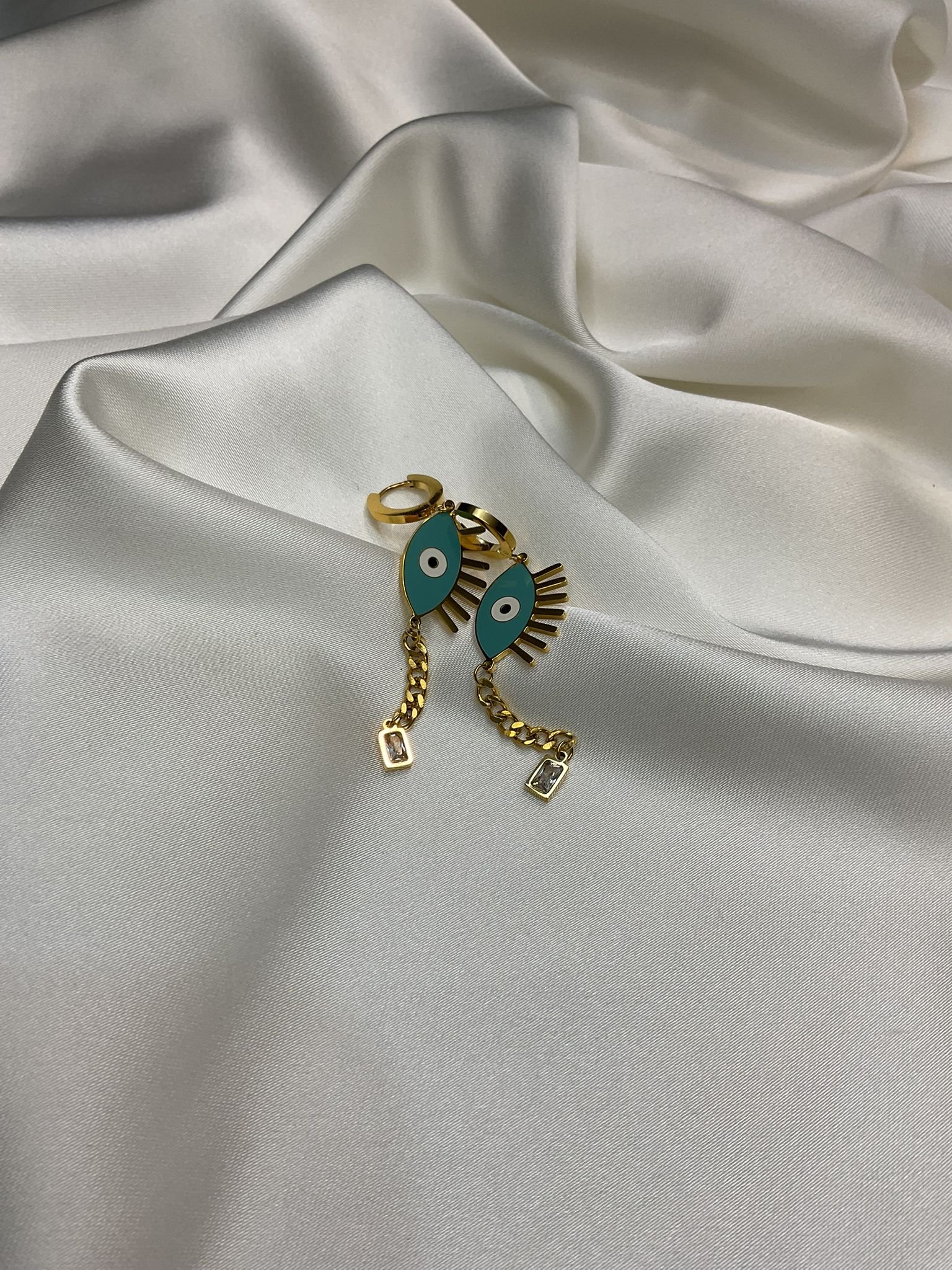 Gold Nazar Sallantılı Küpe - Görsel 3