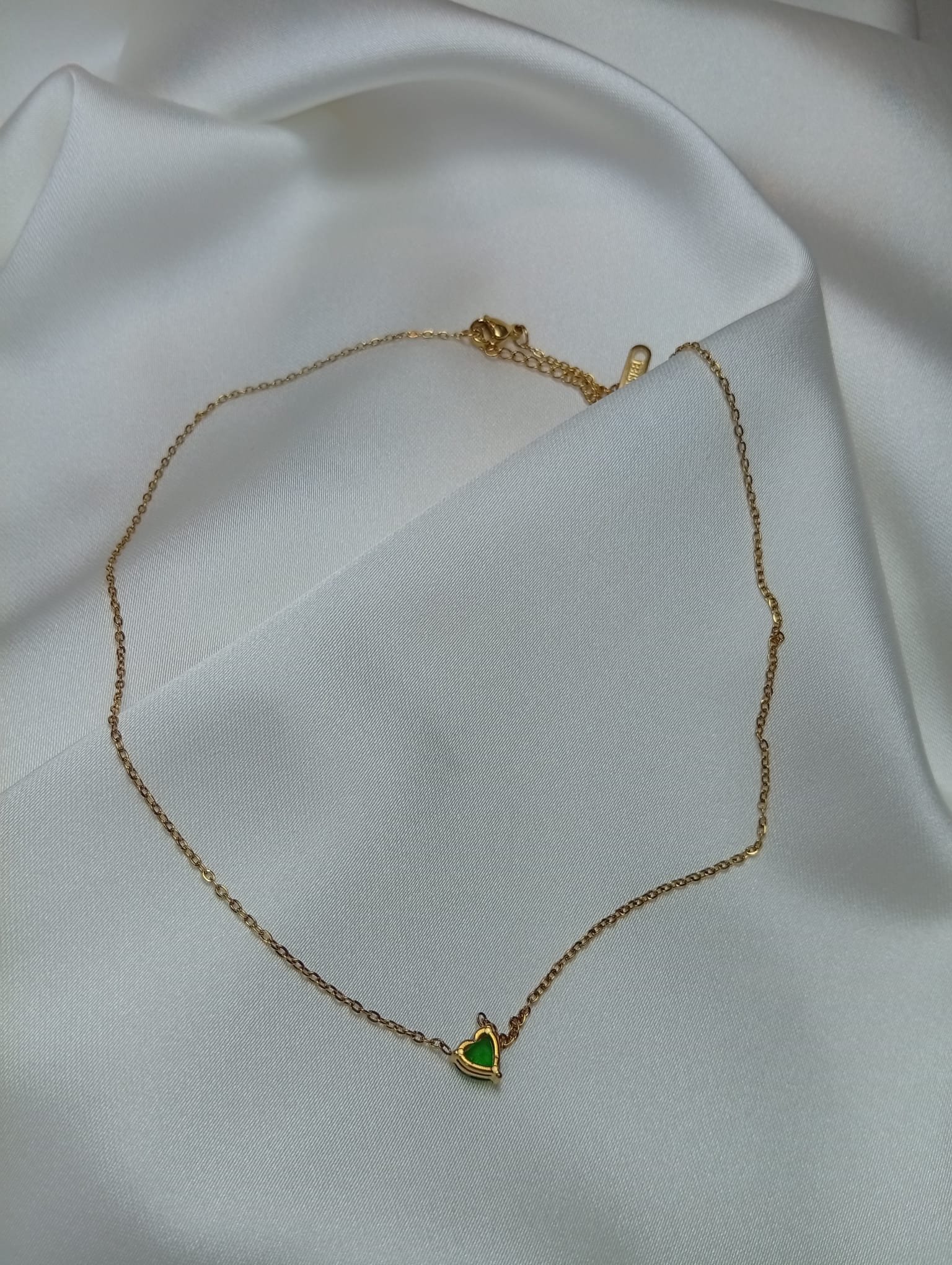 Altın Çerçeveli Minimal Yeşil Kolye - Görsel 4