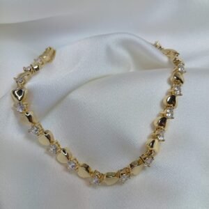 Altın Kalp ve Taş Detaylı Zarif Bileklik